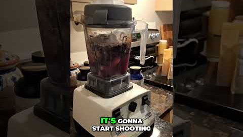 Blend Like a PRO: Secure Lid, Avoid Messy Kitchen DISASTER! #shorts